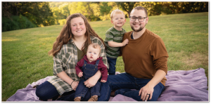 Family photo in Sioux Falls of family sitting together